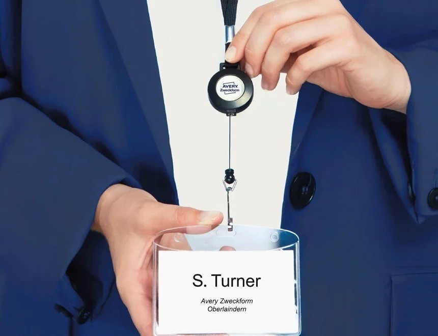 Badge holder with pull-out mechanism containing employee information Avery Zweckform